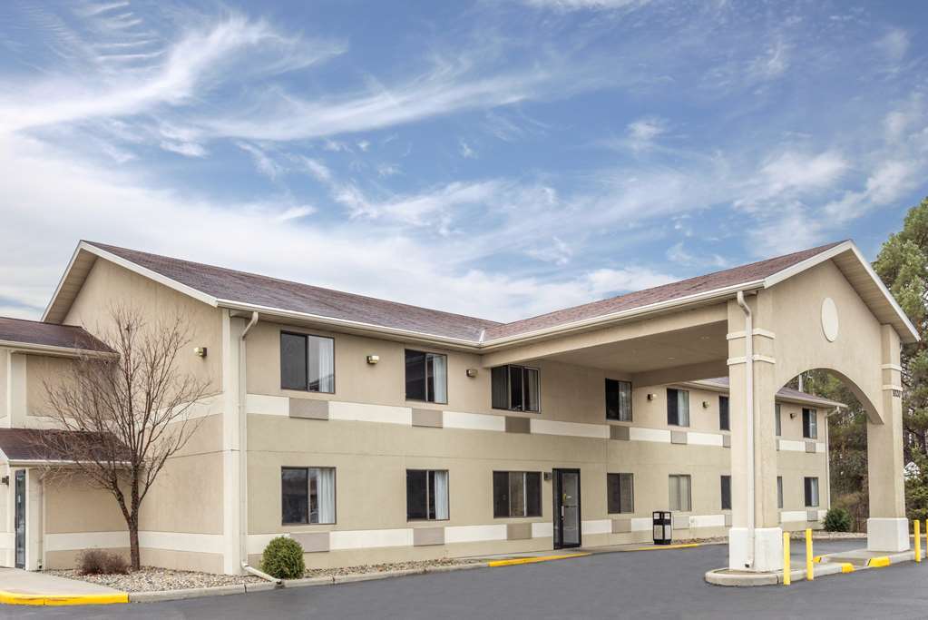 Super 8 By Wyndham Park Rapids Hotel Exterior photo